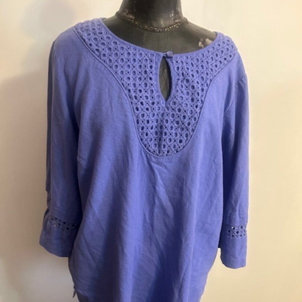 Dana Buchman Blue Violet Linen blend peephole crochet front tunic, size 1X